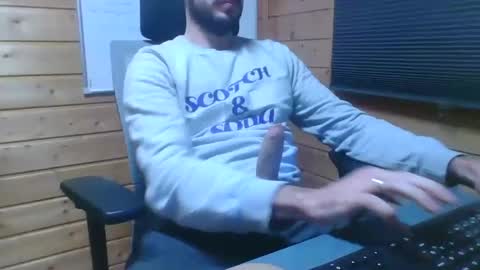 Snapshot of thx_4some_sharing chatting on January 3, 2025, 10:52 am toobigcockforonegirl online show from January 3, 2025, 10:52 am