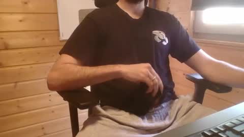 Snapshot of thx_4some_sharing chatting on March 7, 2025, 1:18 pm toobigcockforonegirl online show from March 7, 2025, 1:18 pm