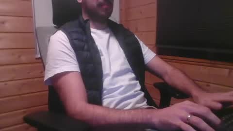 Snapshot of thx_4some_sharing chatting on October 4, 2025, 12:19 am toobigcockforonegirl online show from October 4, 2025, 12:19 am