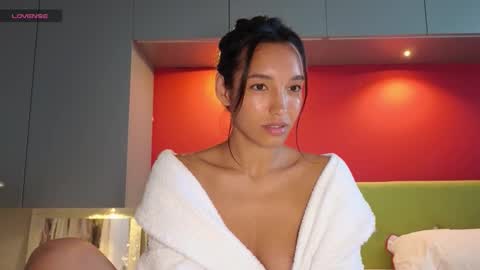 Snapshot of tia_j chatting on September 18, 2025, 5:53 am tia_j online show from September 18, 2025, 5:53 am