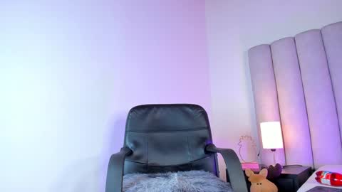 Snapshot of tiana_cinnamon chatting on December 29, 2024, 6:27 pm TIANA online show from December 29, 2024, 6:27 pm