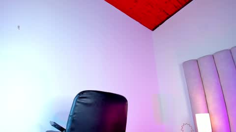 Snapshot of tiana_cinnamon chatting on December 31, 2024, 7:53 am TIANA online show from December 31, 2024, 7:53 am
