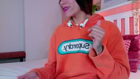 Snapshot of tiana_cinnamon chatting on October 8, 2025, 7:33 pm TIANA online show from October 8, 2025, 7:33 pm