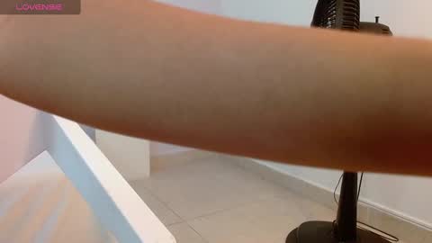 tianaglow4 online show from February 7, 2025, 6:13 pm