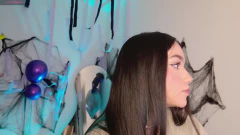 Tiana Le online show from October 30, 2025, 11:16 pm