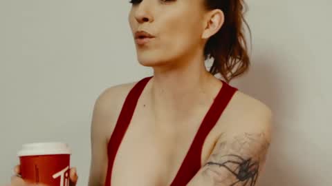 Snapshot of tiannarae chatting on February 12, 2025, 3:40 am TIANNA online show from February 12, 2025, 3:40 am