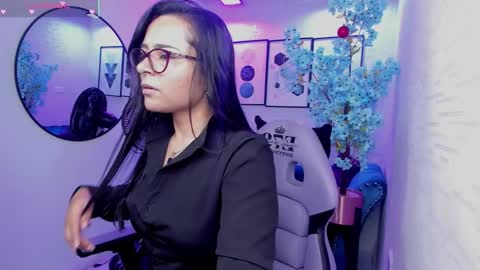 Tiara  online show from January 6, 2026, 3:43 am