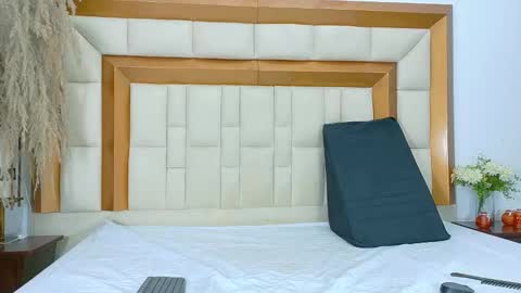 tiffannyvalentine online show from March 22, 2026, 1:58 pm