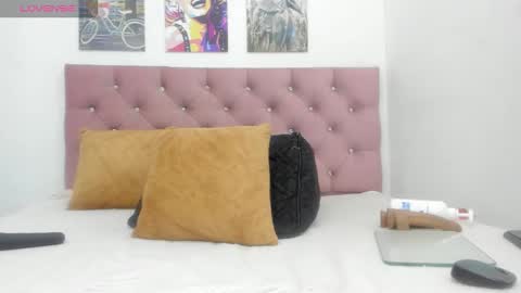 tiffany  online show from December 21, 2025, 1:02 am