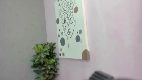 tiffany_mendez online show from November 19, 2025, 12:05 pm