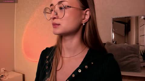 Tiffany online show from September 25, 2025, 1:37 pm