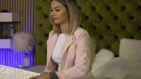 Ilaria online show from September 16, 2025, 6:03 am