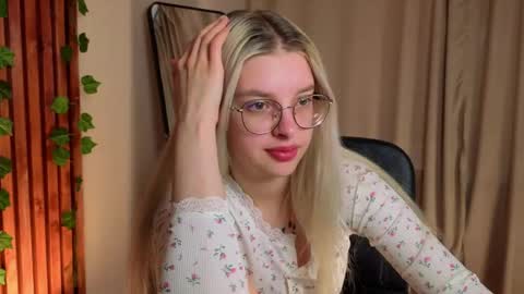 tiffanypeach online show from April 14, 2026, 10:43 am