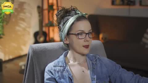 tiffanyriox online show from March 5, 2026, 12:50 am