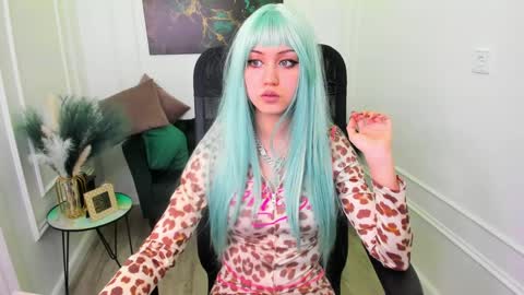 tiffanyyoun online show from April 5, 2026, 11:07 am