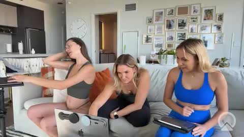 Tiffstreatsxoxo online show from October 23, 2025, 7:12 pm