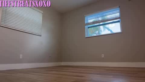 Tiffstreatsxoxo online show from May 21, 2026, 8:05 pm