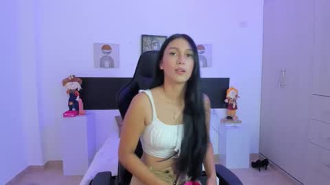 Snapshot of tiiny_peach chatting on November 21, 2025, 11:20 am Tiny online show from November 21, 2025, 11:20 am