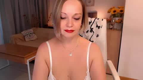 Snapshot of tilly_eliot chatting on April 25, 2026, 8:28 pm Tilly online show from April 25, 2026, 8:28 pm