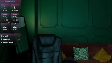 tina_tayllor__ online show from March 11, 2026, 6:25 pm