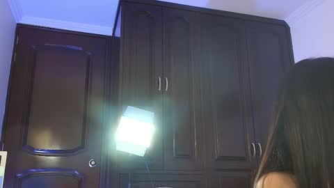 Tina Wild online show from November 22, 2025, 1:37 am