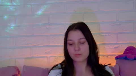 TinaBurton online show from November 16, 2025, 5:35 am