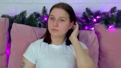TinaBurton online show from December 23, 2025, 7:39 am