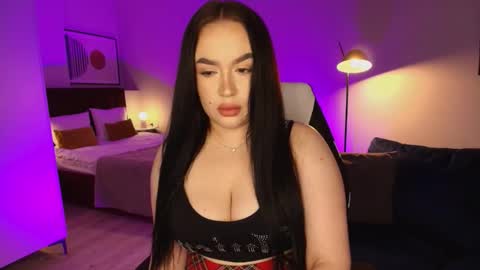 Snapshot of tinafox_ chatting on February 25, 2026, 8:02 am hi im curvy babyface girlie Tina online show from February 25, 2026, 8:02 am