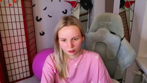 tinasiner online show from November 2, 2025, 1:46 pm