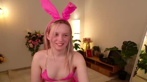 Snapshot of tinasiner chatting on April 1, 2026, 2:03 pm tinasiner online show from April 1, 2026, 2:03 pm