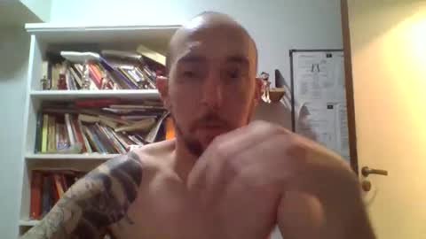 tinchox42 online show from February 7, 2026, 2:26 am