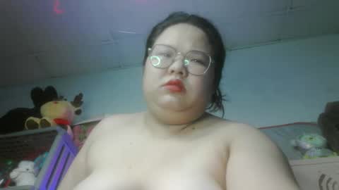 tini_bei online show from May 14, 2026, 3:52 pm