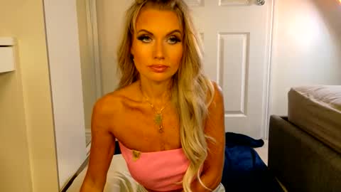 tinkerbell822 online show from June 8, 2026, 6:36 am