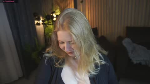 TinkerrBelll online show from April 6, 2026, 7:04 pm