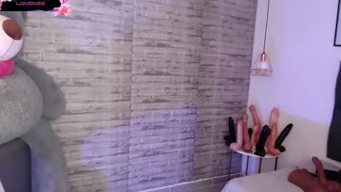 Tinna Goddess online show from November 29, 2025, 12:08 pm