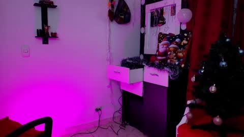 I AM BELLA  ----------- follow my  IG  TINNS 69 online show from December 7, 2024, 11:23 pm