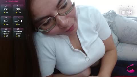 Tiny Caroline online show from April 17, 2026, 9:07 pm