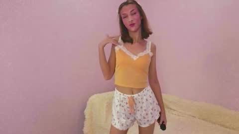 Lily online show from October 15, 2025, 12:05 pm