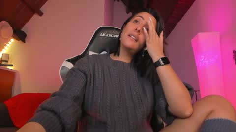 Snapshot of tiny_panther chatting on January 15, 2025, 4:15 am Ana Molly online show from January 15, 2025, 4:15 am