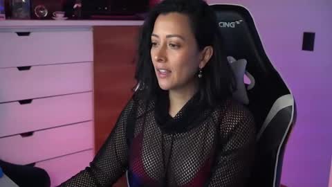 Snapshot of tiny_panther chatting on January 21, 2025, 10:19 pm Ana Molly online show from January 21, 2025, 10:19 pm