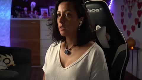 Snapshot of tiny_panther chatting on February 19, 2025, 3:28 am Ana Molly online show from February 19, 2025, 3:28 am