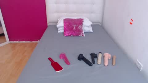 Snapshot of tiny_whore18 chatting on December 19, 2024, 2:57 pm tiny_whore18 online show from December 19, 2024, 2:57 pm