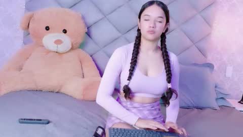 Snapshot of tinycurlqueen chatting on December 1, 2025, 7:19 pm TinyCurlQueen online show from December 1, 2025, 7:19 pm