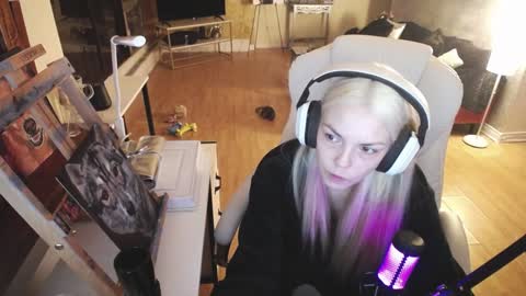 stage Kylie Sinner  brand CLITBAIT online show from February 26, 2025, 12:38 am