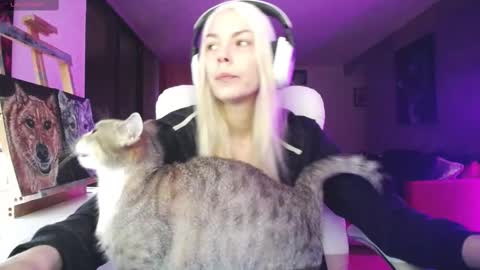 stage Kylie Sinner  brand CLITBAIT online show from September 23, 2025, 12:35 am