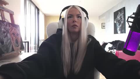 stage Kylie Sinner  brand CLITBAIT online show from October 20, 2025, 3:56 pm