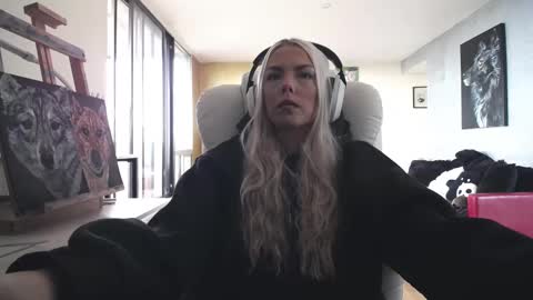 stage Kylie Sinner  brand CLITBAIT online show from October 28, 2025, 3:14 pm