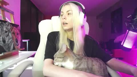 stage Kylie Sinner  brand CLITBAIT online show from November 2, 2025, 8:39 am