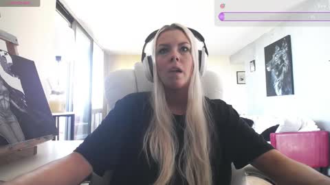 Snapshot of tinykylie chatting on June 4, 2026, 2:56 pm stage Kylie Sinner brand CLITBAIT online show from June 4, 2026, 2:56 pm