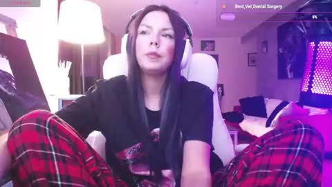 stage Kylie Sinner  brand CLITBAIT online show from June 10, 2026, 6:01 am